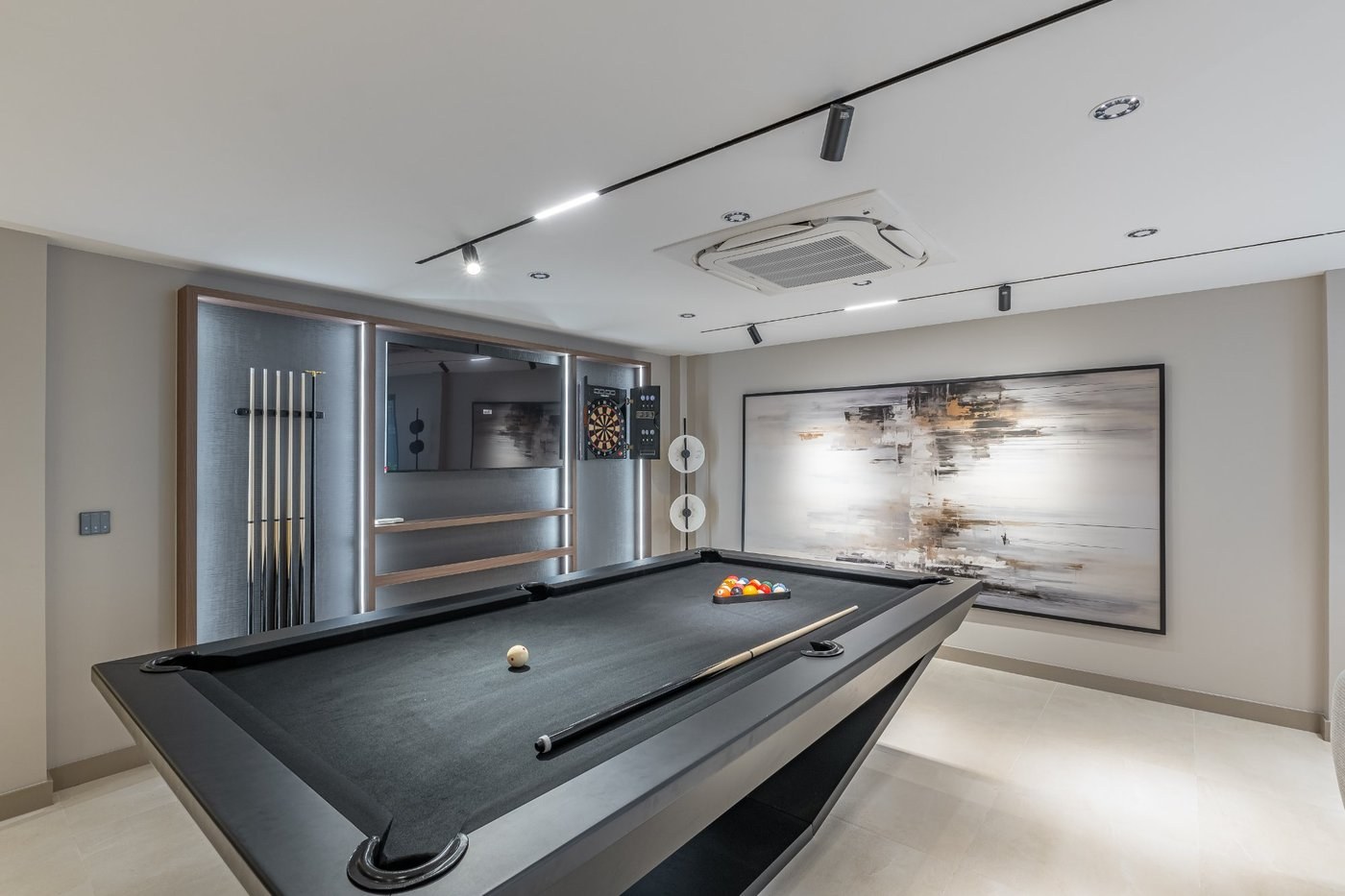 Entertainment Lounge